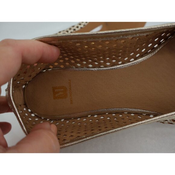 Bruno Magli Janina Ballet Flats Womens SIze 39 9 M Gold Perforated Leather Bow - Picture 9 of 11